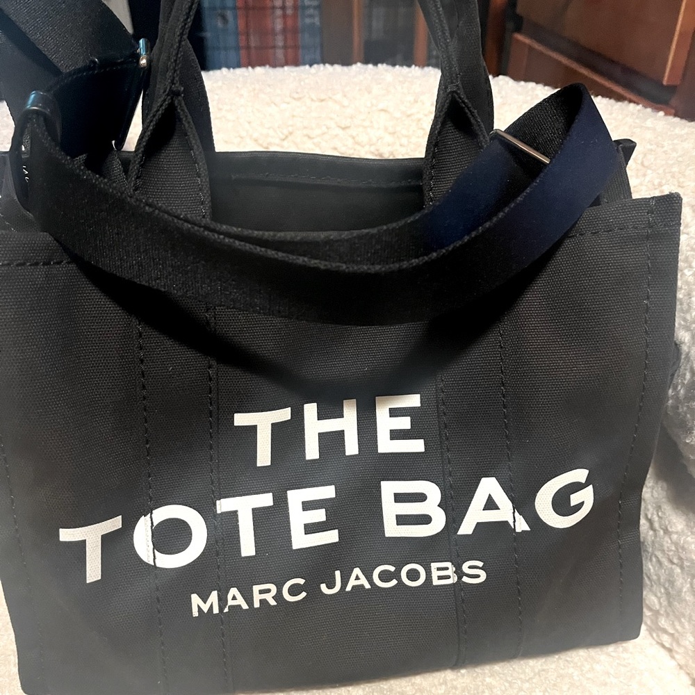 Mid-sized Marc Jacob’s Tote Bag 🩷🩷🩷